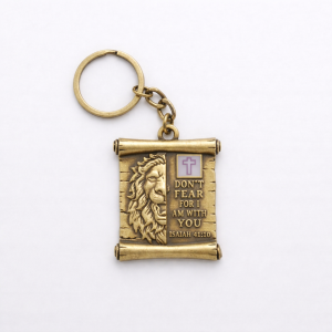 Um chaveiro exclusivo com a bênção da estrada em inglês e um chip da Bíblia