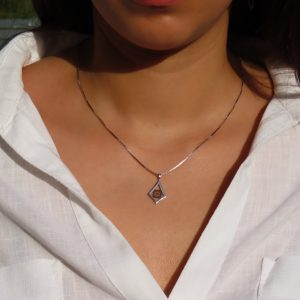 שרשרת טיפת האמונה עם שבב תנ"ך – טיפה קטנה, אמונה אינסופית