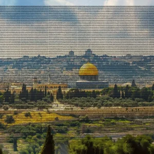 התנ"ך השלם על רקע ירושלים