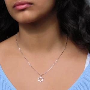 שרשרת מגן דוד עם שבב תנ"ך – אמונה וחדשנות בסמל נצחי