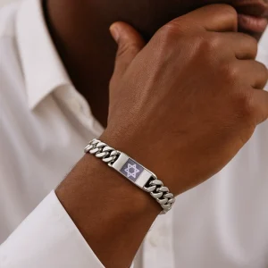 צמיד המגן לגבר עם שבב תנ”ך – עוצמת האמונה כמגן אישי