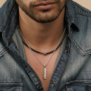 שרשרת עמוד האמונה עם שבב תנ"ך – עיצוב נקי, מסר עוצמתי