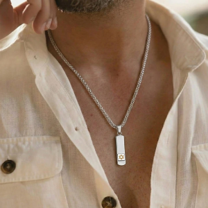 שרשרת עמוד האמונה עם שבב תנ"ך – עיצוב נקי, מסר עוצמתי